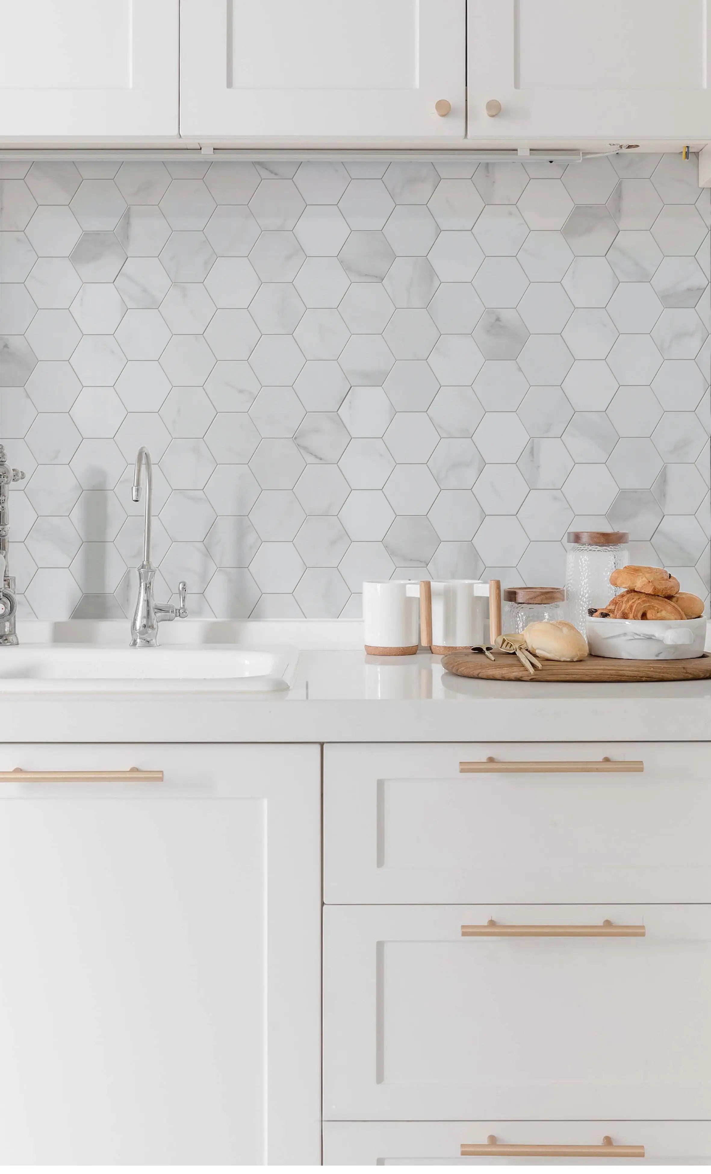 Statuario-Hexagon-Peel-and-Stick-Backsplash-in-Kitchen