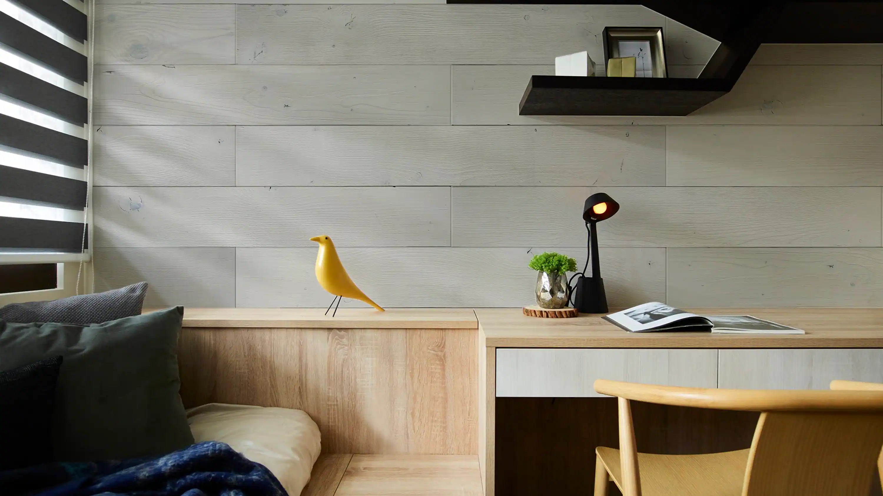 Paneles de pared traslapados de tablones de madera blanca de pino COLAMO 